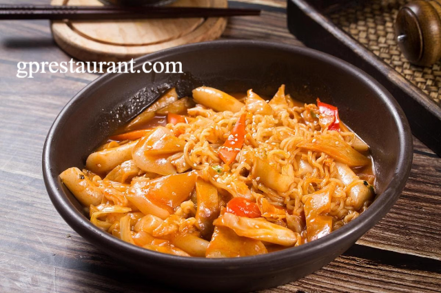 Menikmati Kelezatan Tteokbokki ala Korea