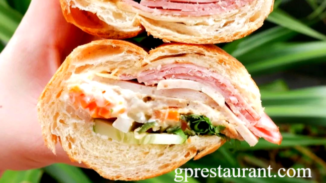 Menikmati Kelezatan Bánh Mì ala Vietnam
